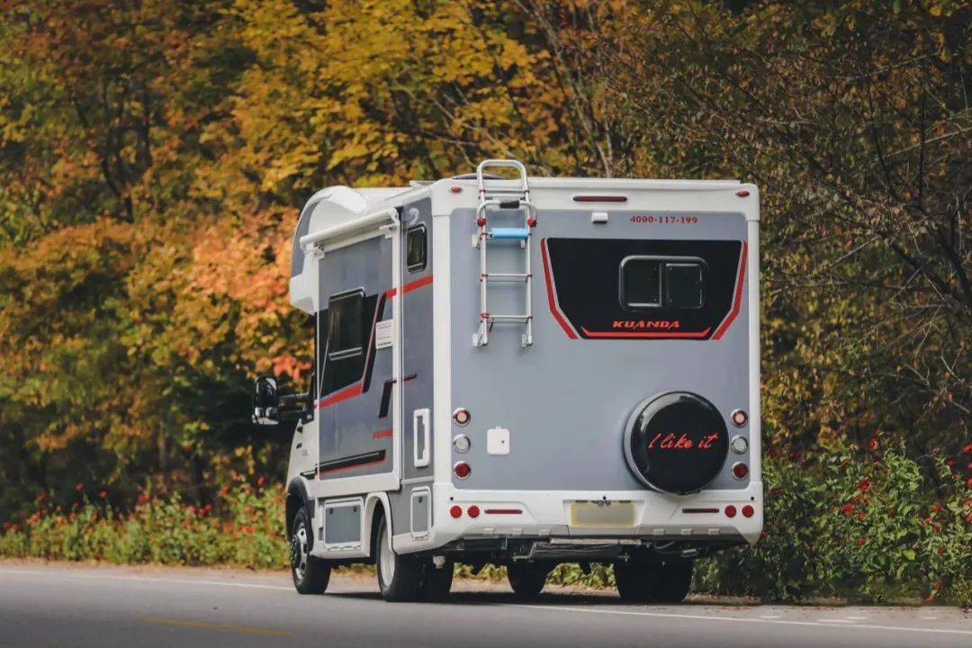 全新升级优化宽大房车21新款v9plus低调奢华外观科学合理内饰布局