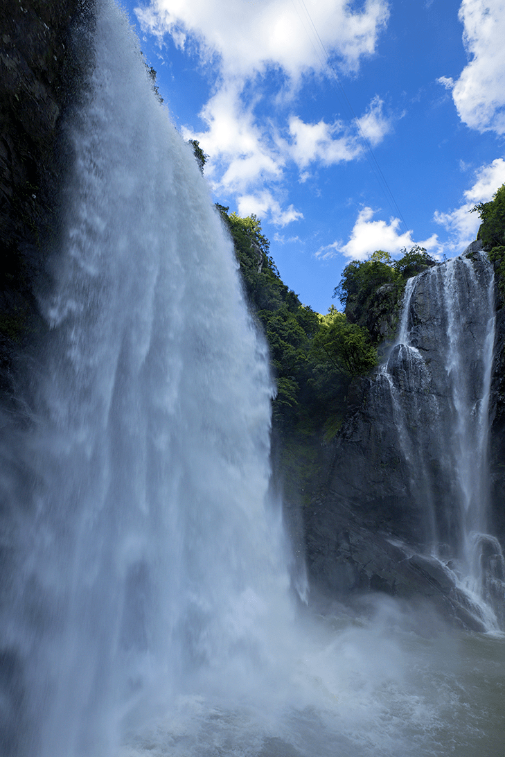 九鲤飞瀑千里江山图取景地