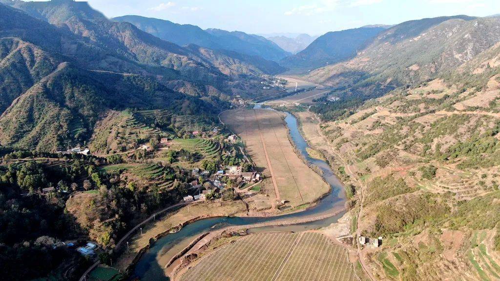 宣威市务德镇:加快项目建设 助推乡村振兴_发展_玫瑰_阳光