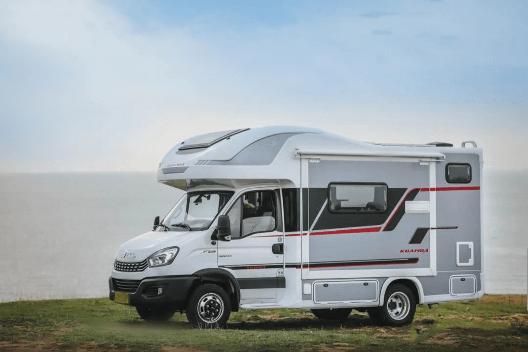 青春时尚外观,高效空间布局,宽大新款v9 plus房车