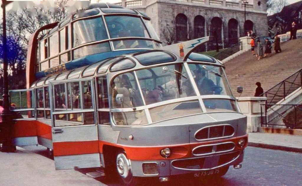 采用雪铁龙底盘的陆地宇宙飞船法国库鲁斯双层城市观光客车