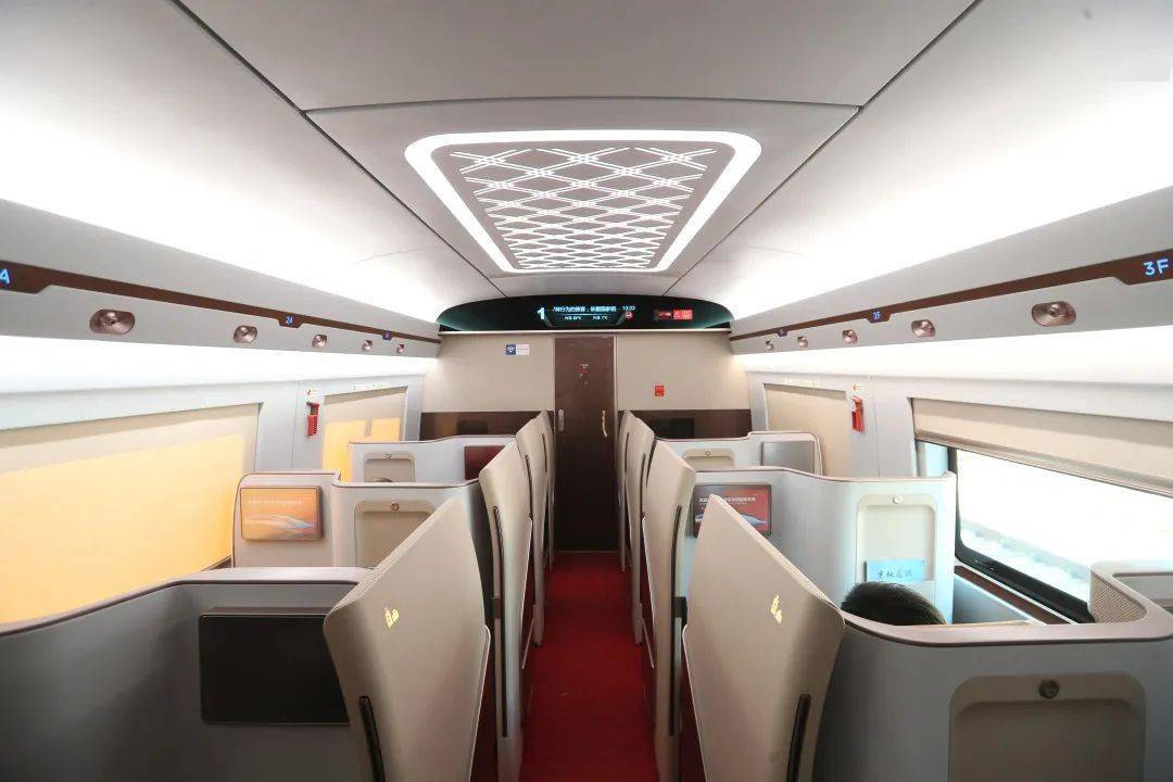 北京铁路局丨冬奥版复兴号动车组上线揭秘世界首个高铁5g超高清演播室