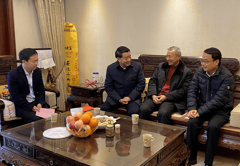 李高兴,谭赣明一行走访慰问了黄晓波,朱章明,熊云鹏,周小平,魏建新