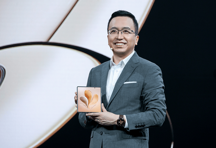 赵明现|荣耀首款折叠屏手机来了，CEO赵明现场“摔手机”