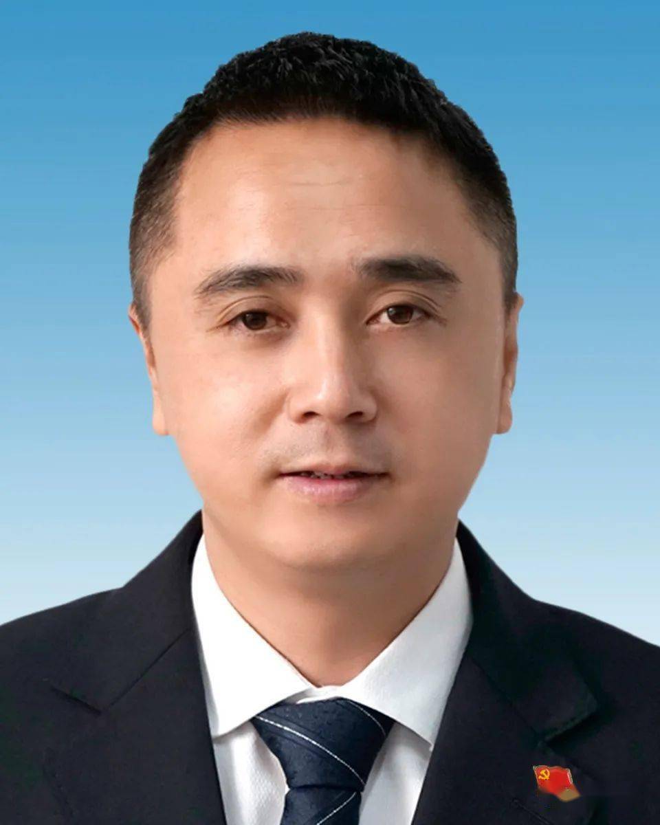 都匀市人民政府市长严平亚,男,汉族,1967年4月出生,大专,中共党员.