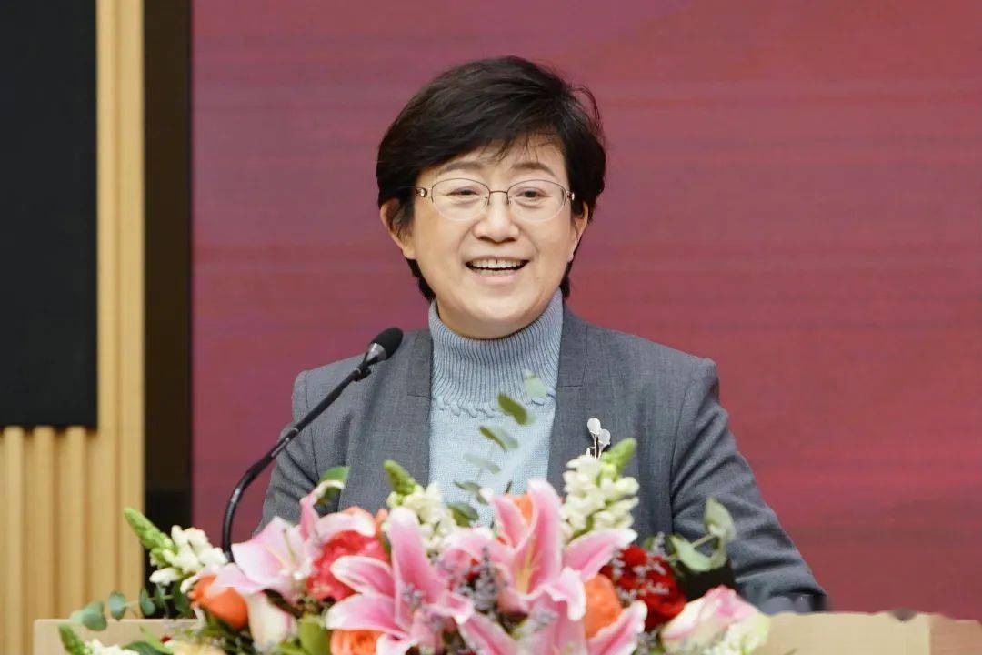 "今天,王凡教授给我们做了一个特别好的榜样!