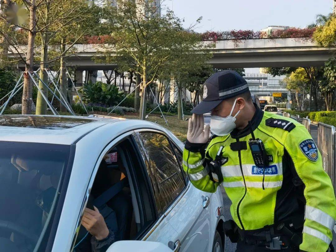 67提早十天深圳交警进入春运模式