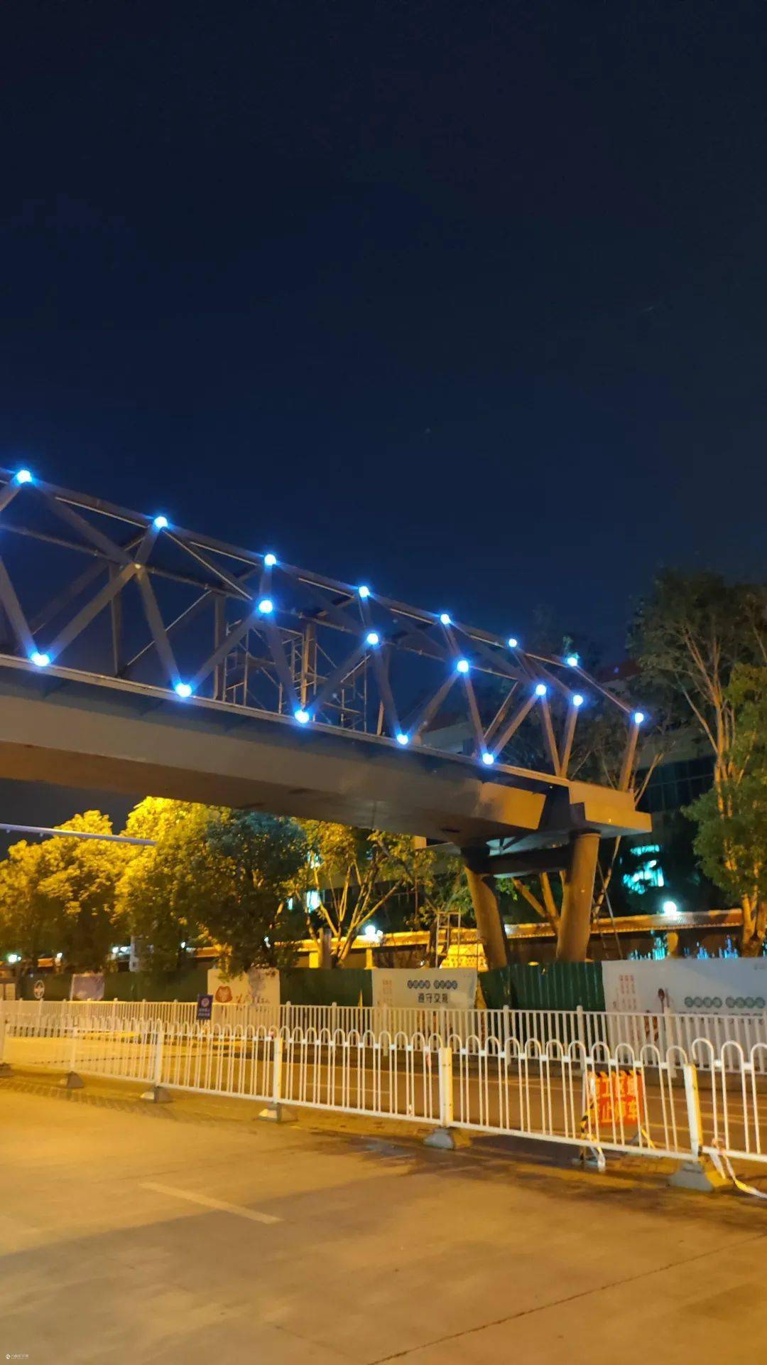 夜晚天桥照片图片