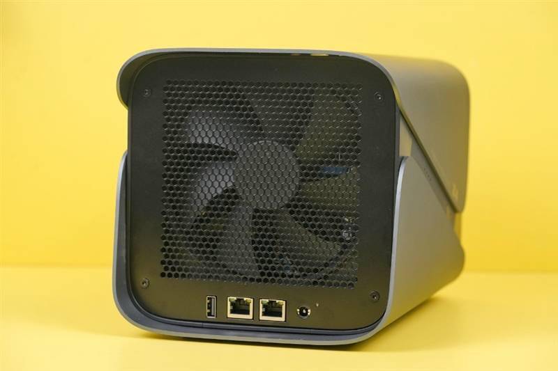 真正能和群晖抗衡的NAS！极空间新Z4评测：很多重要功能远强于同类产品