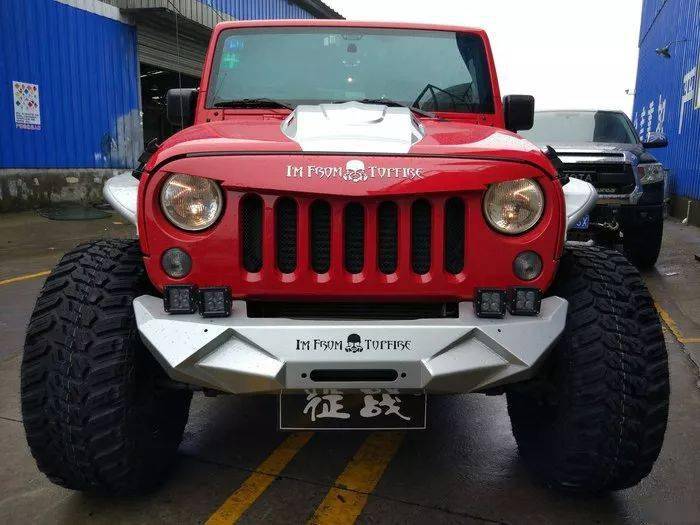 四门红色牧马人改装篇烈焰红马