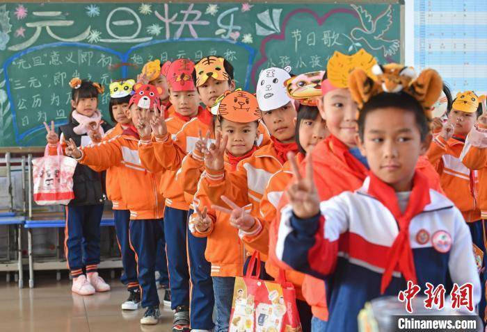 峰尾|福建泉港：小学生游园闯关中完成期末考试