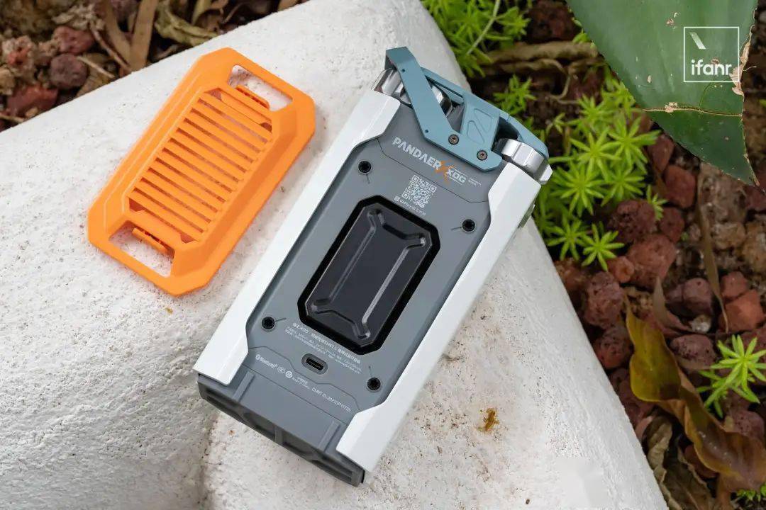 魅族白金独角兽赛博音箱图赏：联手猫王，再造潮品音箱