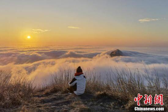 刘芸池|江西武功山现壮观日出云海 美不胜收