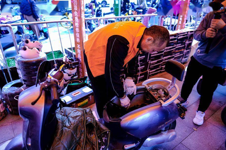 雅迪电动车暖橙服务20项免费保养服务树立行业服务标杆