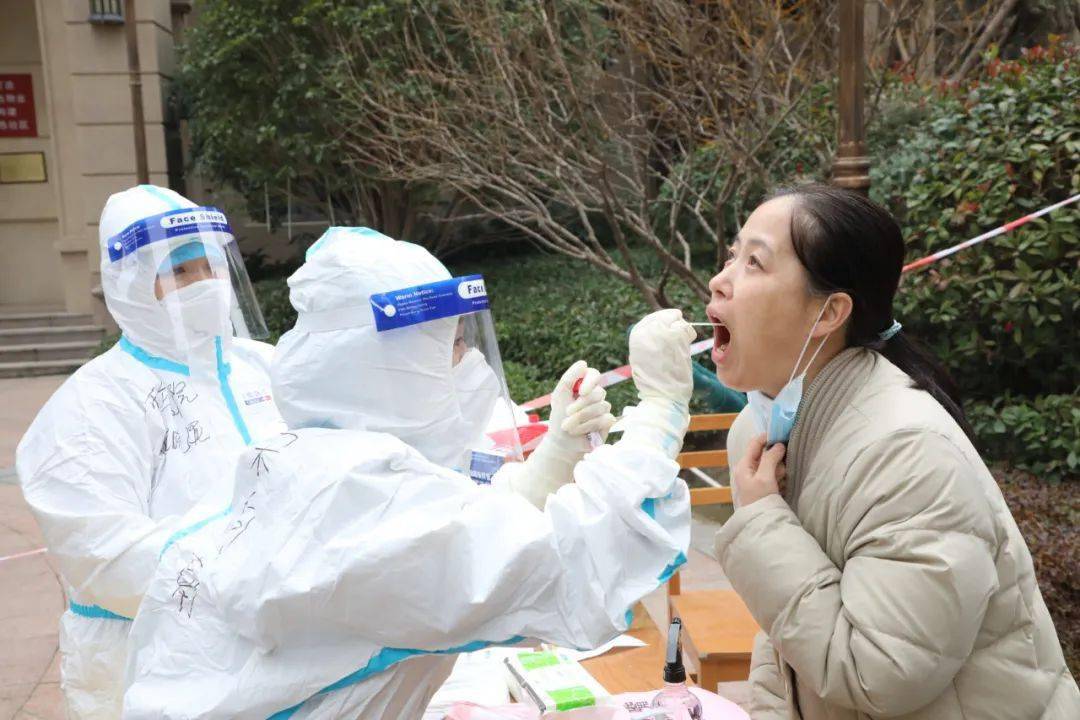 再出征商丘市立医院下社区开展第二轮全员核酸检测