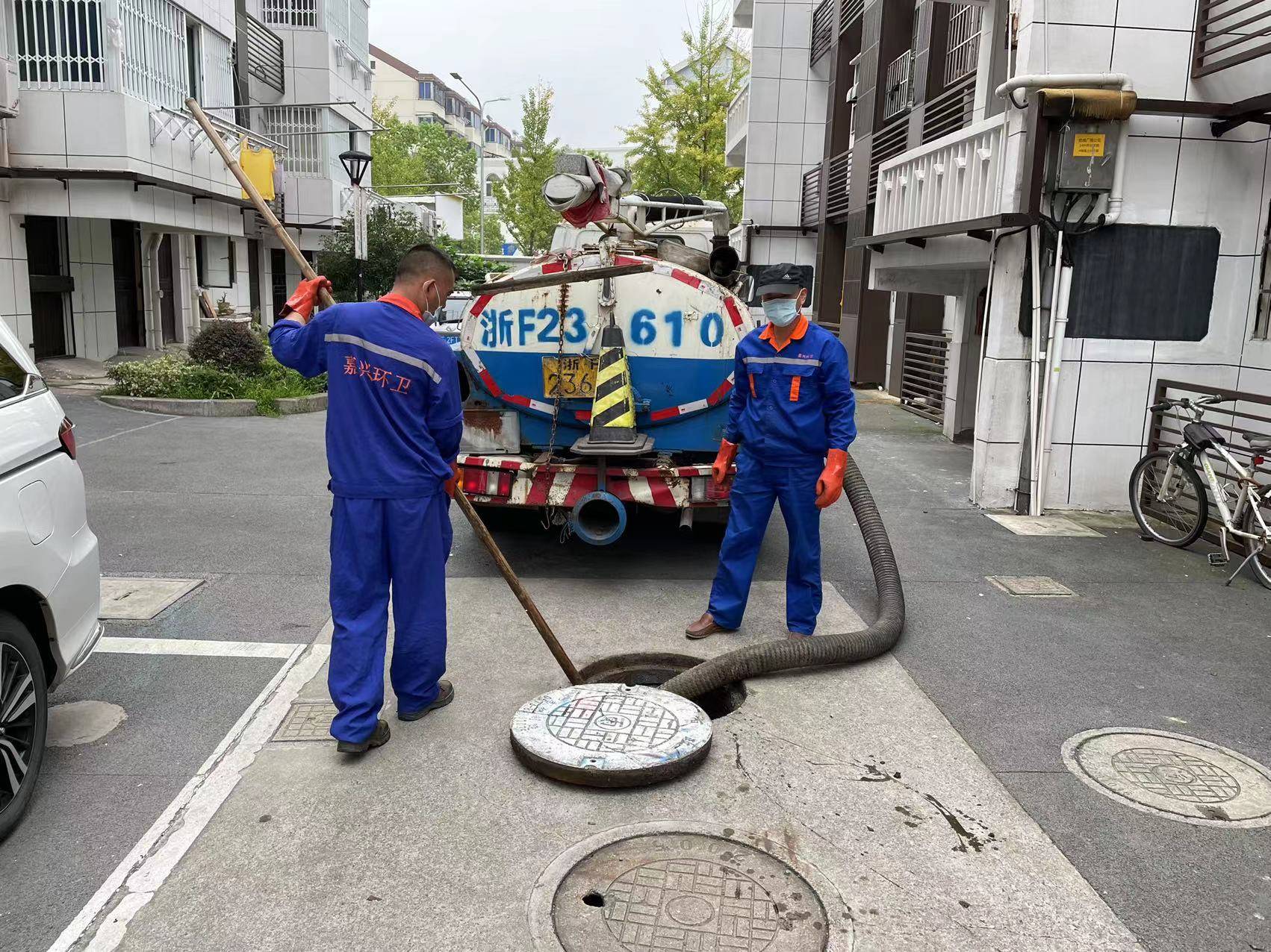 關注民生為民解難市建設局推進老舊小區化糞池清理一件小事