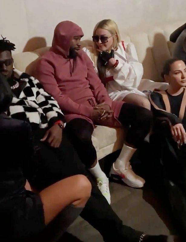 �󿧾ۻᣡ÷��ɪͷ��С��ñ��63�����������أ�٩ү���� ...