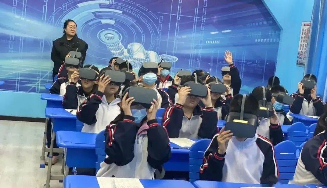 知识触手可及我市一所中学开展vr课堂