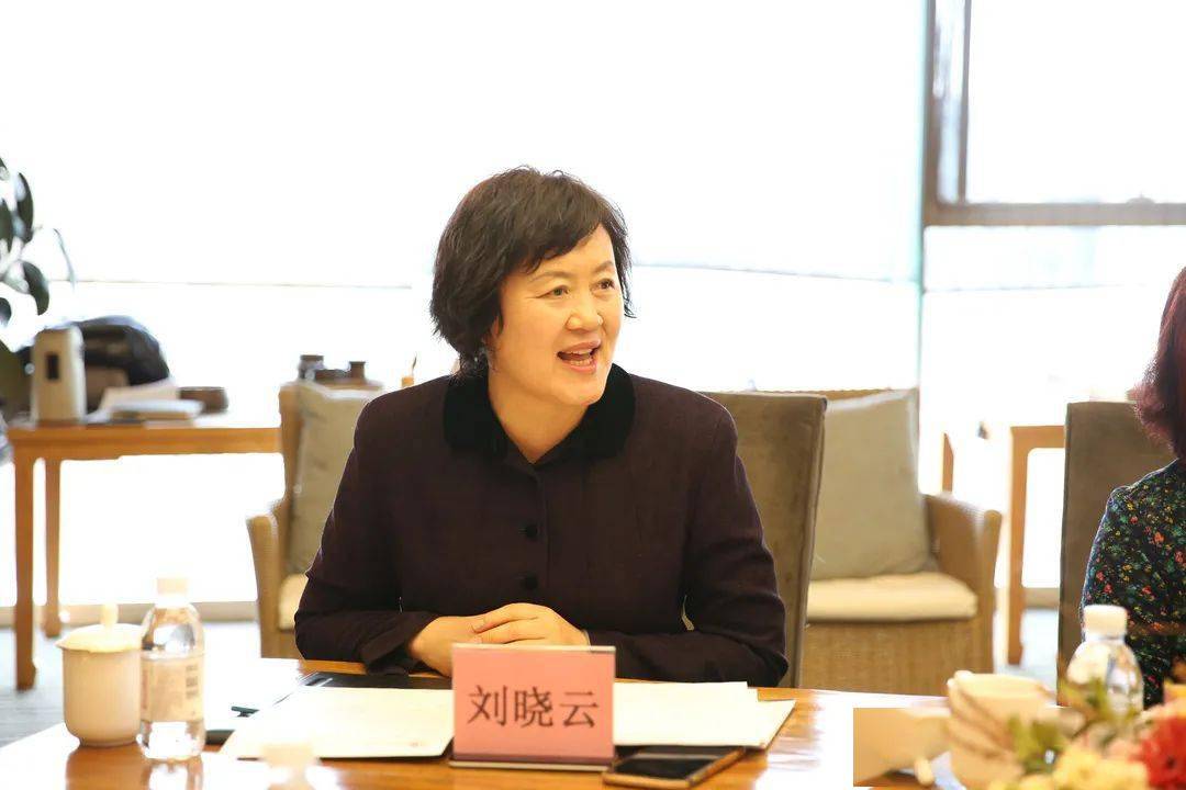 银海学校校长刘晓云认为,要让孩子相信阅读是有用的,通过认认真真读好