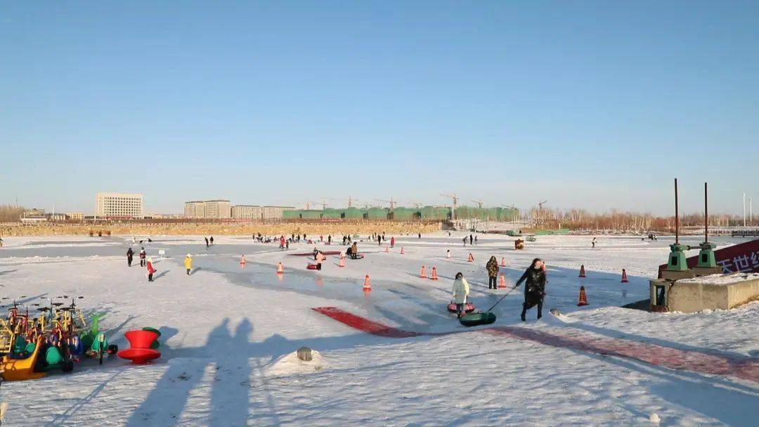 塔城的冰雪就该这么玩儿~_滑雪场_市民_滑冰场