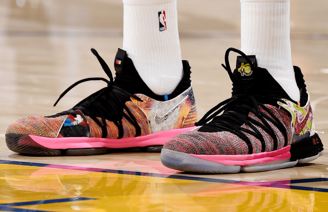 复刻时间:2006—元年版本来自:2000年adidas the kobe (crazy 1)车过