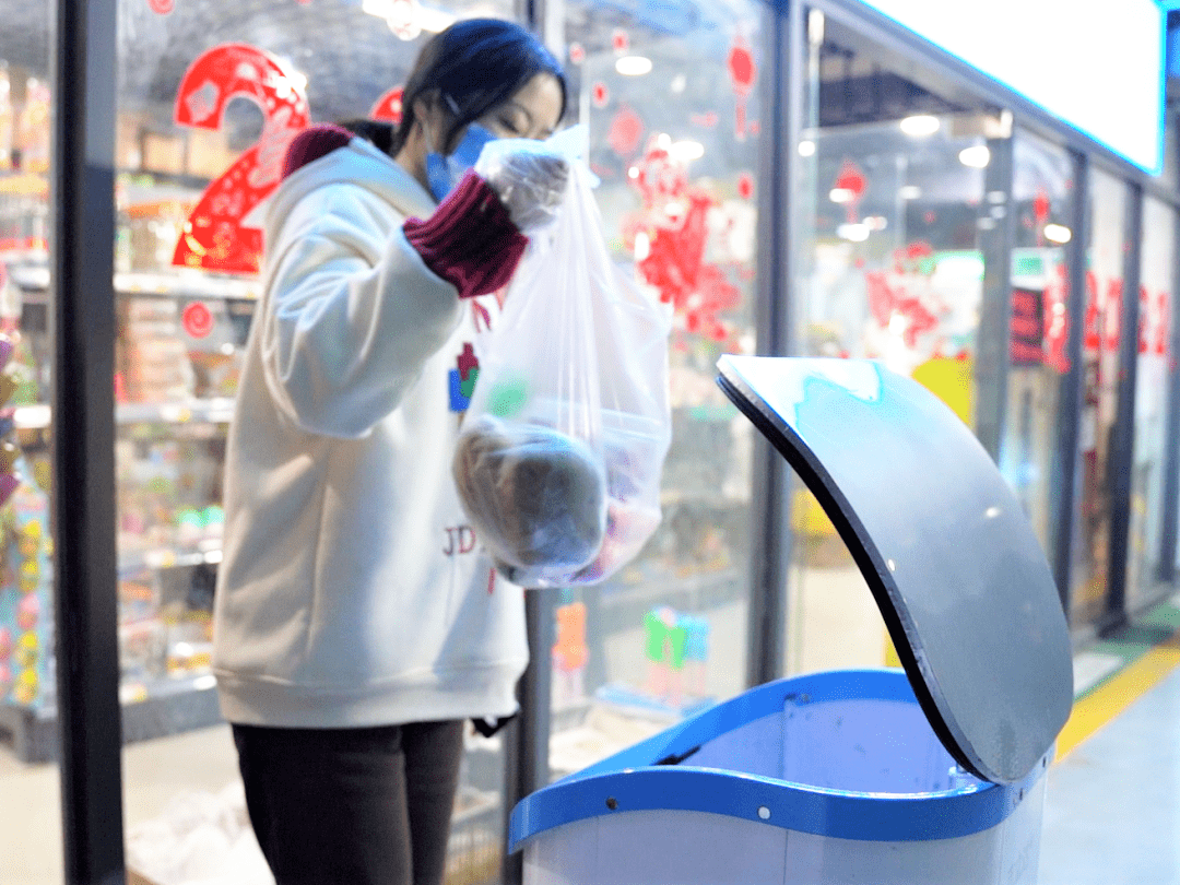 机器人送菜入户！郑州智慧化机器人配送服务已开业6家