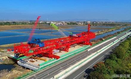 世界首台桩梁一体架桥机共工号研制成功