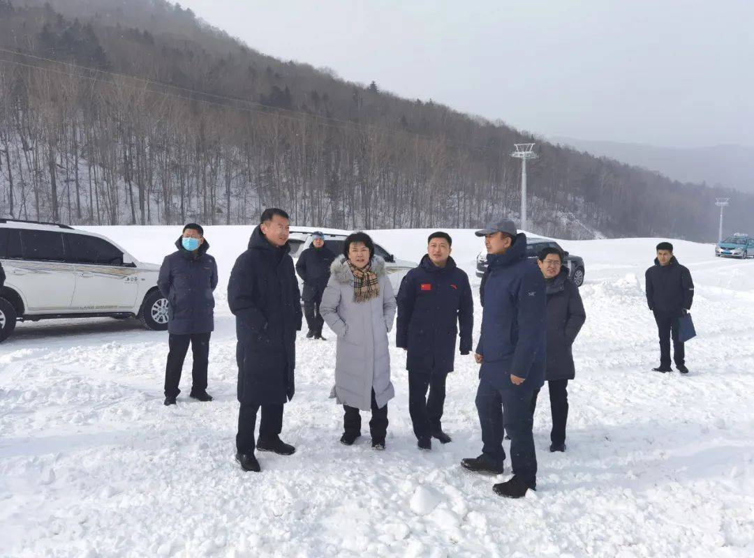 副州长尹朝晖一行到仙峰滑雪场考察调研