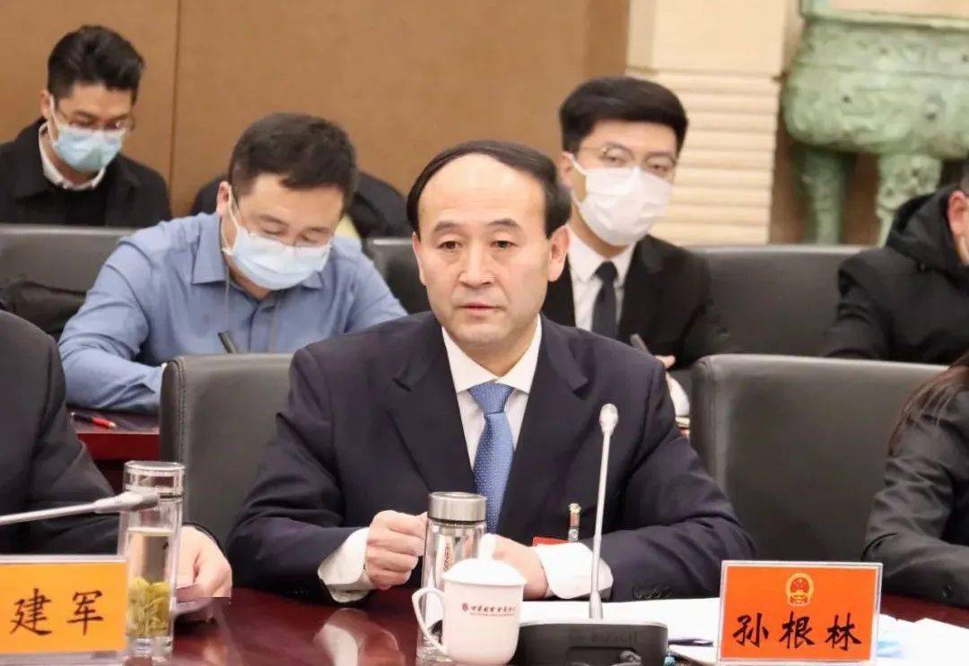 孙根林代表说,政府工作报告讲政治有高度,讲发展有厚度,讲民生有温度