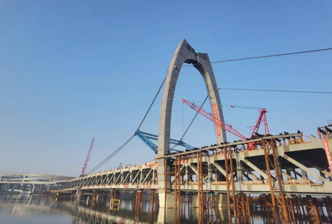 99米主塔竖转成功 西洪大桥主体结构基本建成_姚江_工程_建设