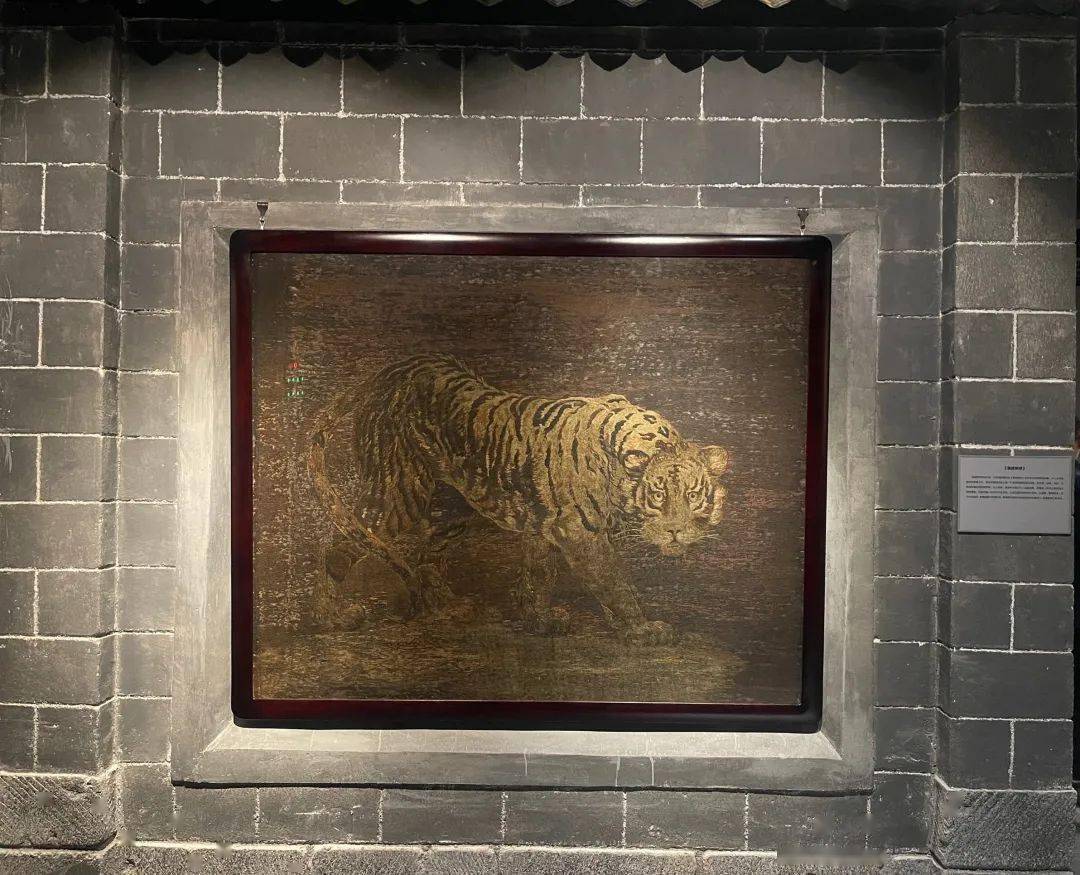 是由市博物馆与民间藏家平远堂岳晓宇先生联合举办的精品展,该展览