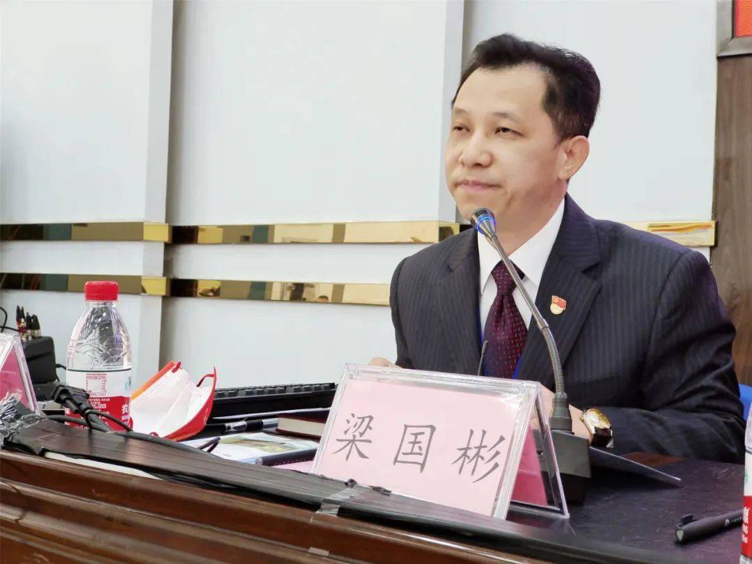 出席慰问会的领导乍一见面,格外亲切慰问会由广州市禺山高级中学校长