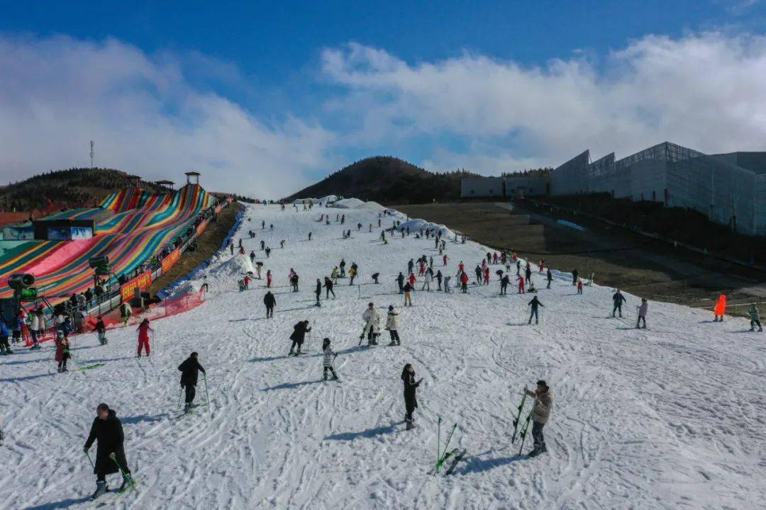 泰安天颐湖滑雪场图片