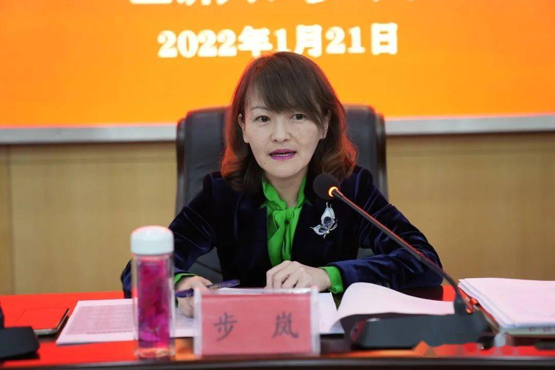 步岚以"发挥领头雁,实干家,贴心人作用,争当四有村级带头人"为题,从