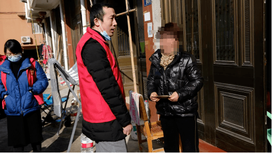 华莱士创始人为老家沿浦捐钱