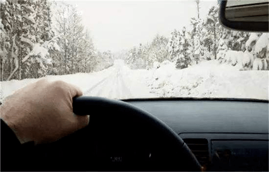 刹车|下雪了，开车要小心！
