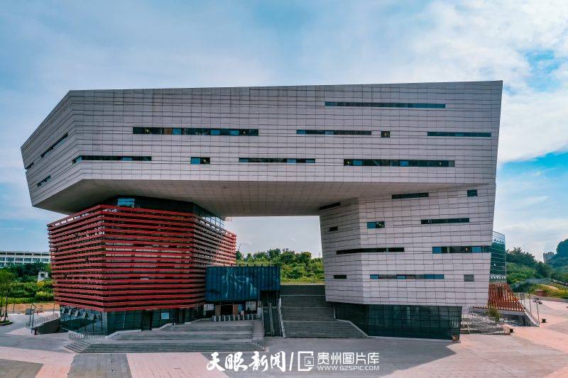 【两会连线】贵阳市民施玉玲：参观省地质博物馆了解贵州历史