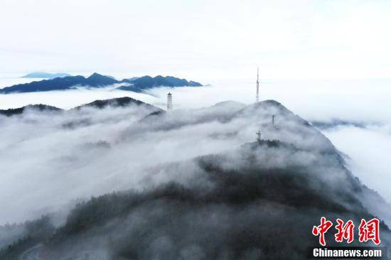 千米以上|航拍江西明月山雨后云雾缭绕 风光旖旎如水墨画