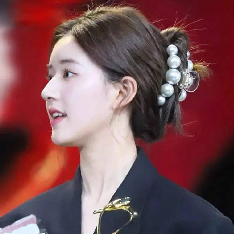 卷发过年剪好这个杨幂发型，效果堪比“整容”