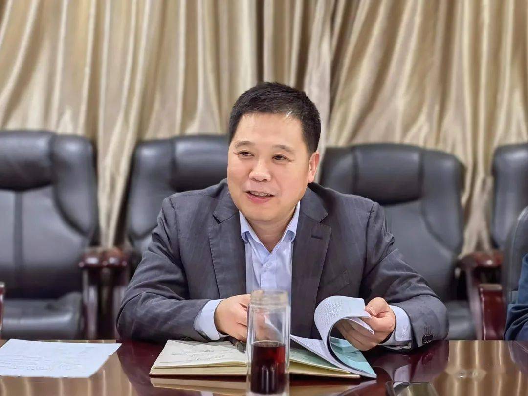 丁志元提出,下阶段县发改局要继续深入研究"5 4"