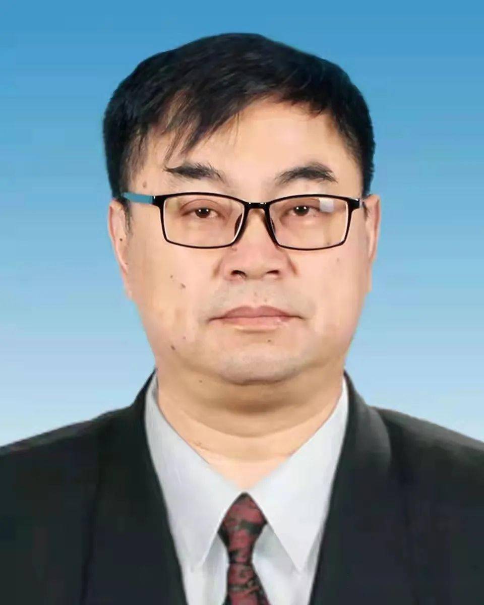 会长王大威,常务会长杜其强,会员郭杰以奎文区人大代表身份出席潍坊市
