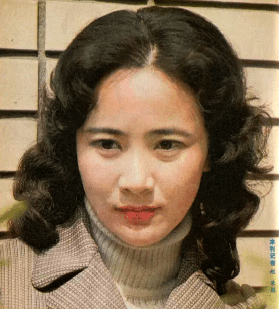 03顾永菲结束了自己的第一段婚姻后,开始全力去追寻自己的演艺梦想.