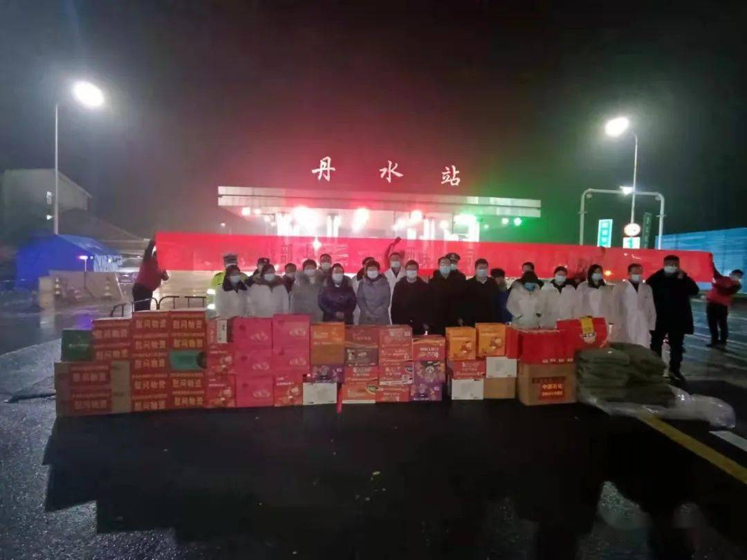 县委常委统战部部长李雪到沪陕高速丹水收费站疫情防