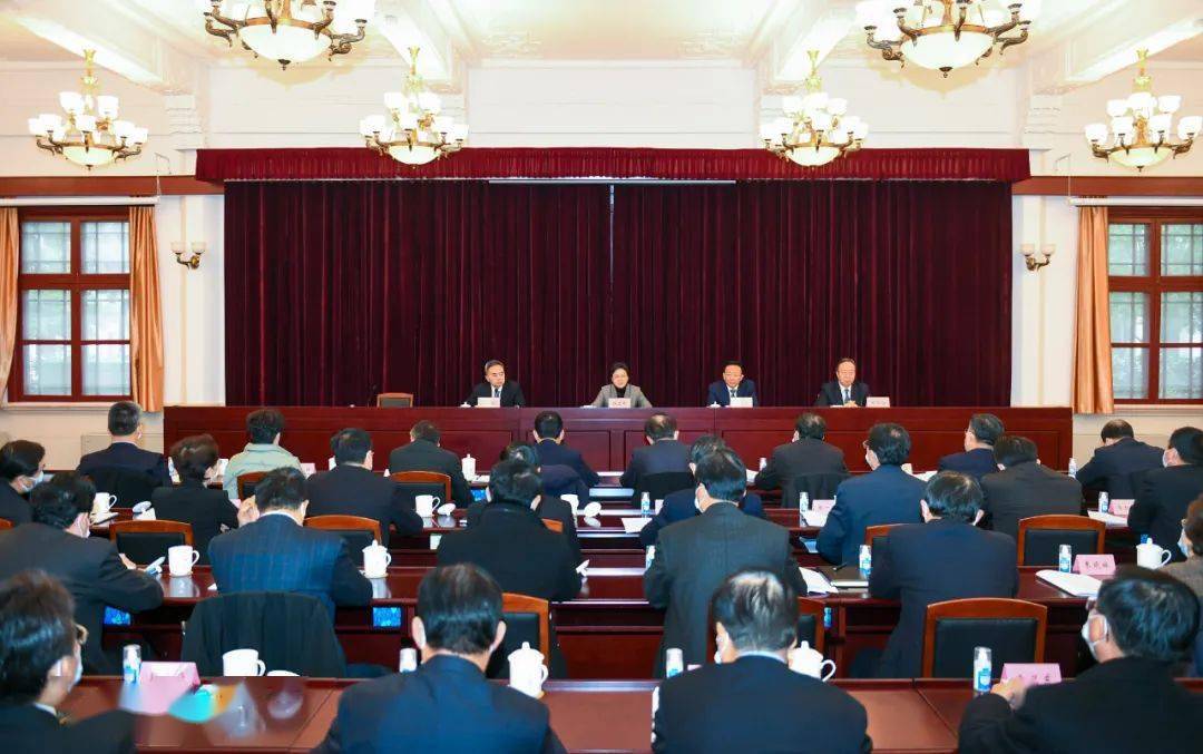 省政协十二届五次会议精神,传达了省委书记吴政隆同志在大会开闭幕会