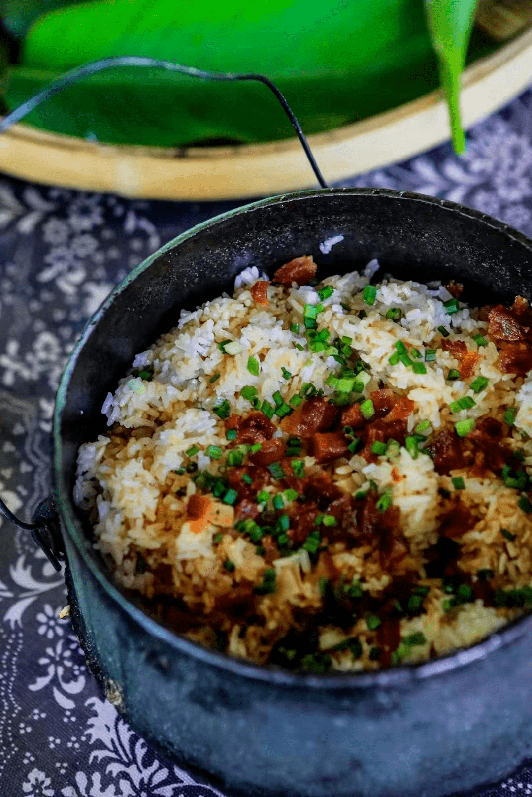 25元/锅香喷喷鼎锅饭30元/斤起的漓江鱼(配豆腐青菜)168元/只的柴火黄