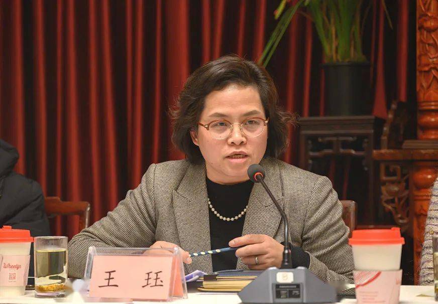 在工作会议上,普陀区副区长王珏对玉佛禅寺新春开放工作做出了相关