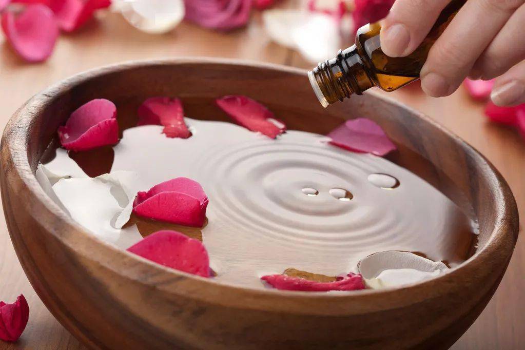 盘点对妇科病有效的精油及配方_茶树_薰衣草_内裤