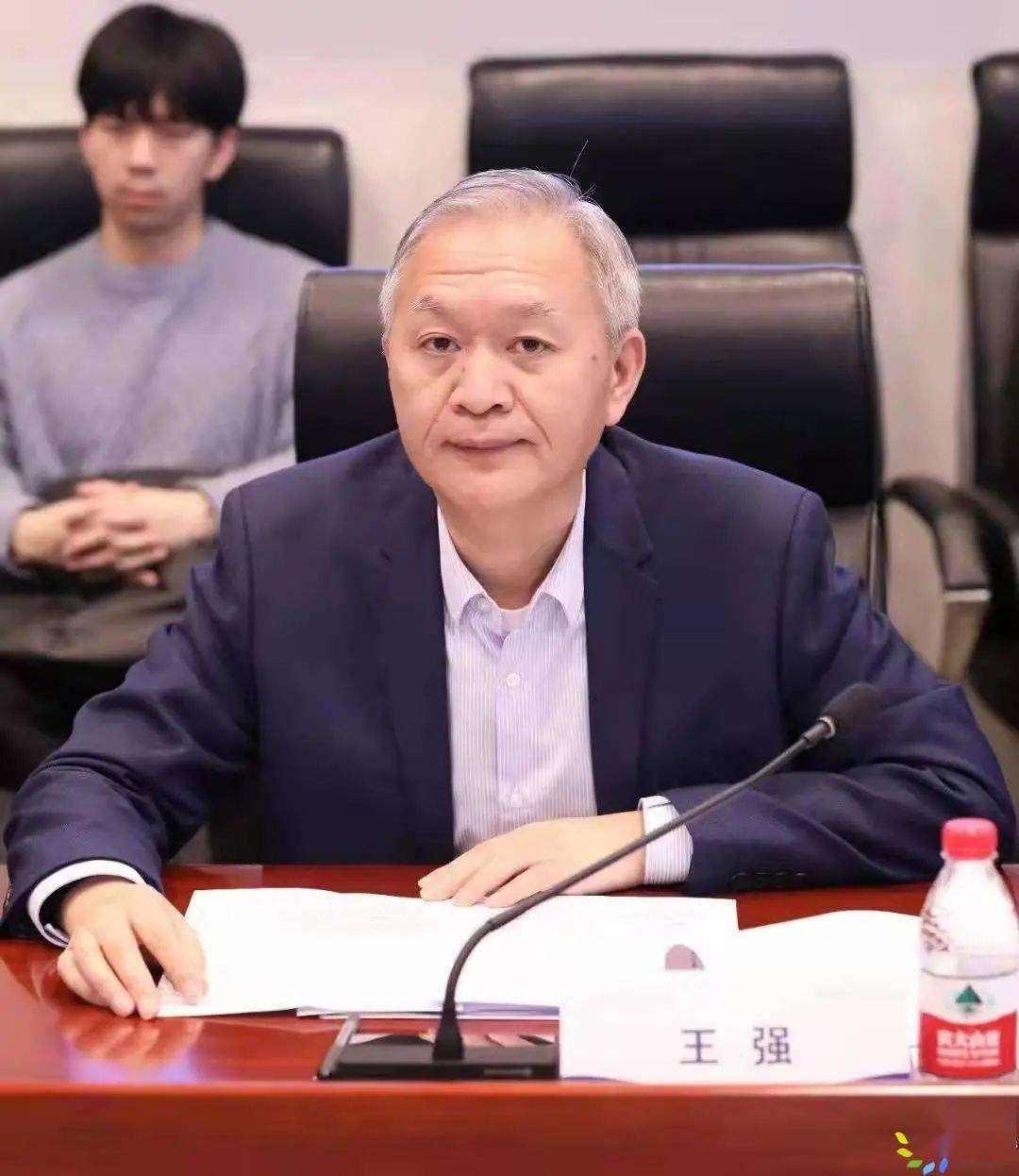 王强副校长主持研讨会上半场吴军院长主持研讨会下半场宁琦院长作主题