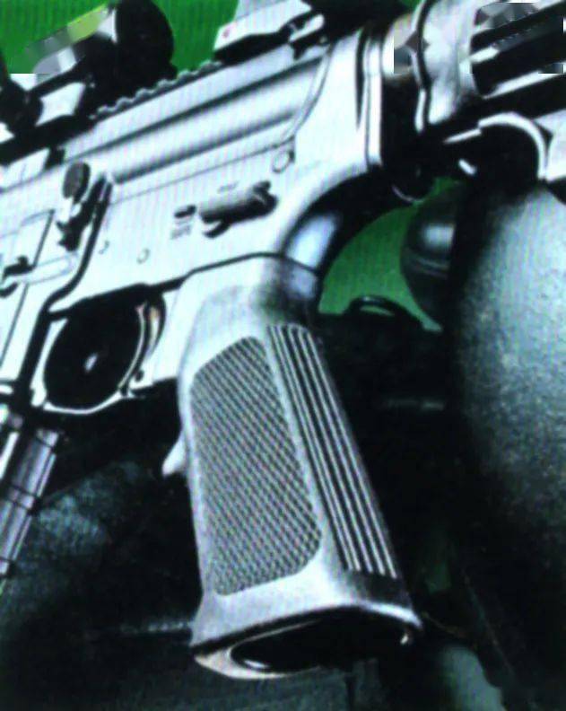 都是m4,特警型和巡警型有何异同?丹尼尔防御公司的两款m4系警用卡宾枪