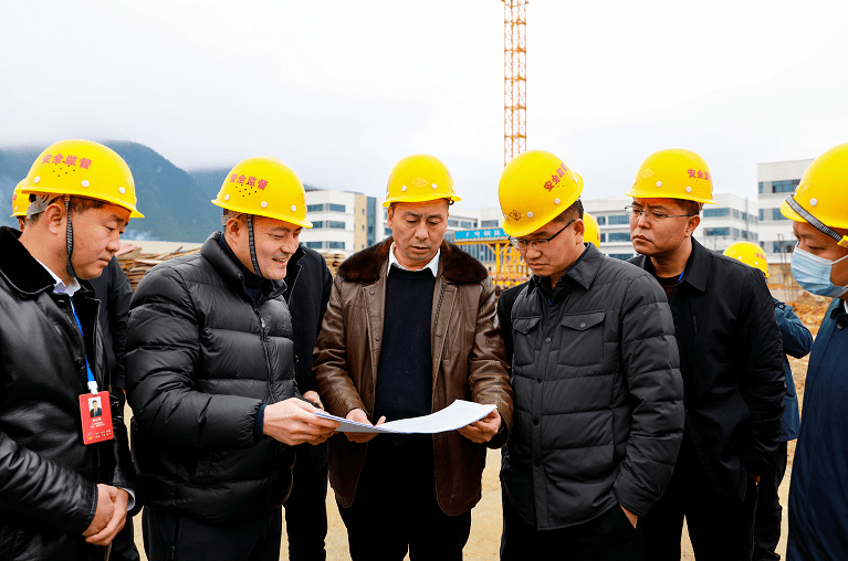 县领导曾建祥,邓俊锋,顾占雷,陈仕耕,江继义,杨宇,方鸿,刘定杰,耿贵杰